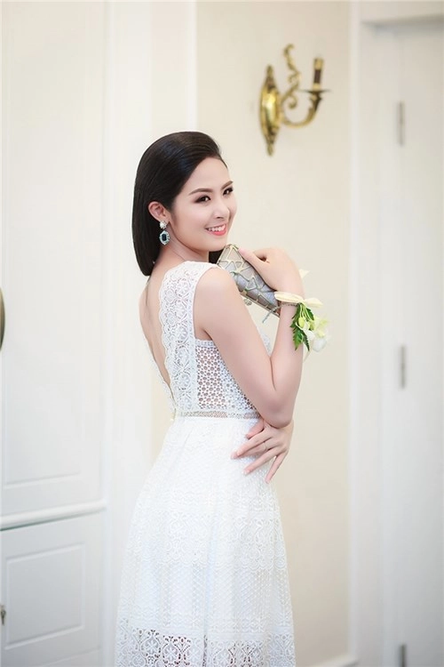 Tú anh ngọc hân xinh như thiên thần áo trắng