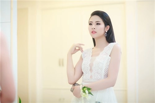 Tú anh ngọc hân xinh như thiên thần áo trắng