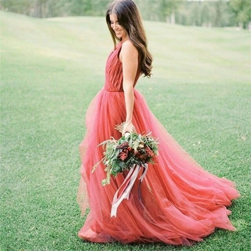 Đâu cần váy cưới truyền thống thì cô dâu mới đẹp xinh 