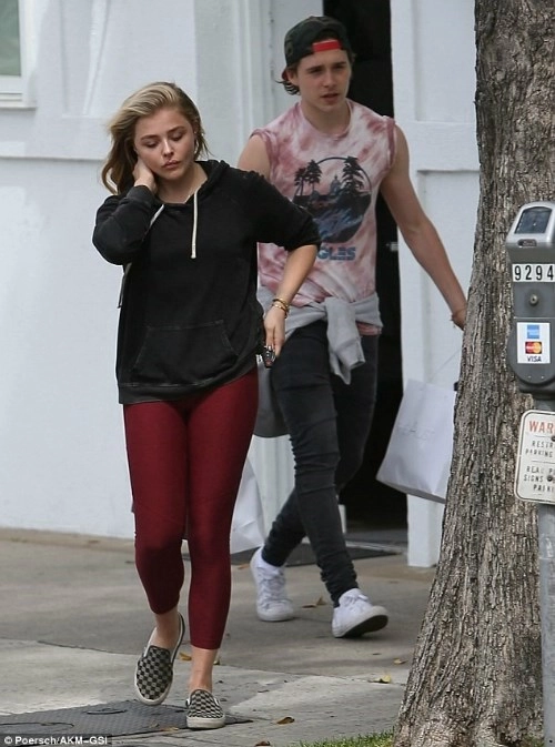 Guu thời trang thảm họa của bạn gái brooklyn beckham
