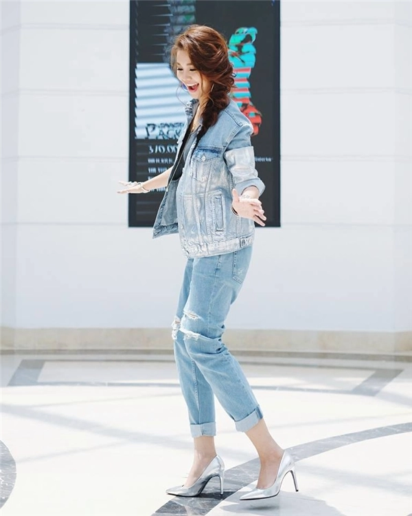 Hà hồ phạm hương đọ sắc