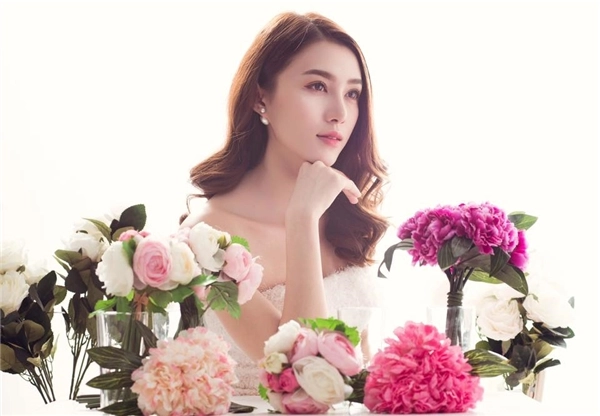 Lộ ảnh quá khứ của mĩ nhân đẹp nhất the face vietnam
