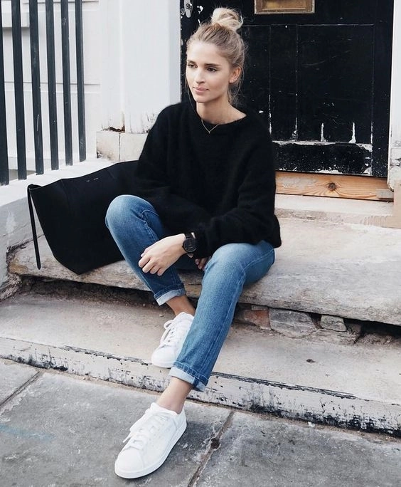 Nên mặc gì để diện sneaker trắng thật đẹp