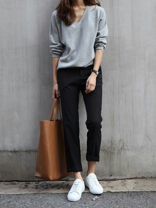 Nên mặc gì để diện sneaker trắng thật đẹp