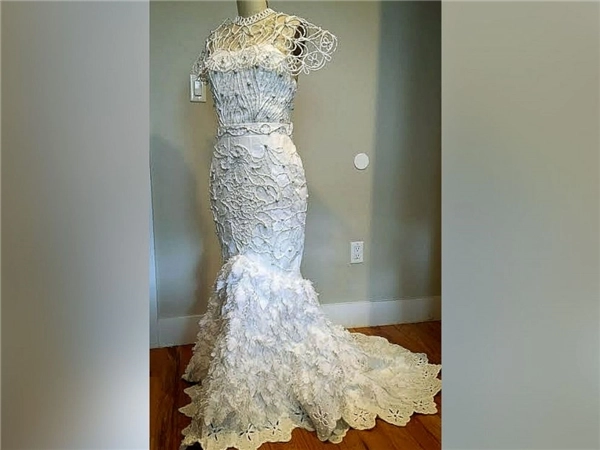 Những váy cưới lộng lẫy được làm tự chất liệu lạ