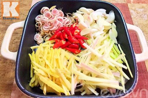Thanh mát móng giò ngâm chua ngọt giòn sần sật