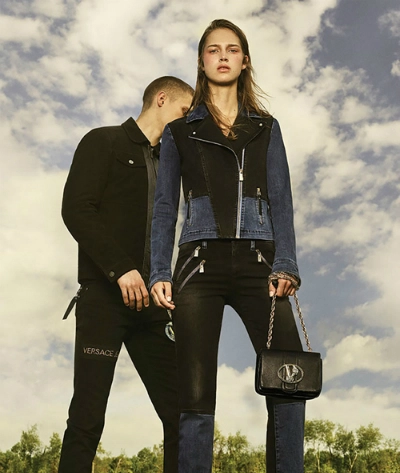 Thiết kế và giá trị hòa cùng nhịp thở giới sao của versace jeans