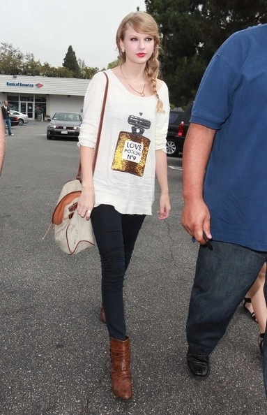 Thời trang taylor swift đổi mỗi khi thay người tình