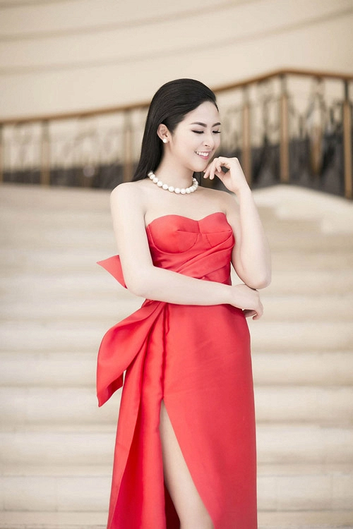 1001 kiểu váy xẻ cao gây tức mắt của mỹ nhân việt