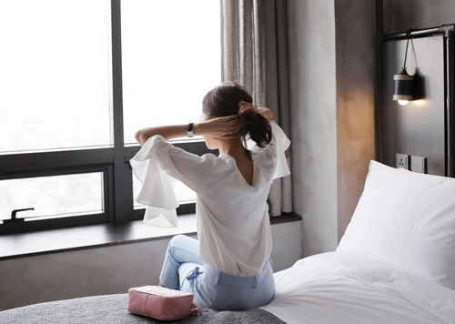 2 kiểu áo sơ mi này bạn nữ công sở cần phải biết