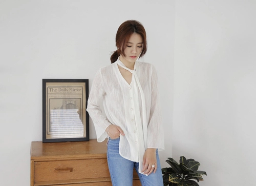 2 kiểu áo sơ mi này bạn nữ công sở cần phải biết