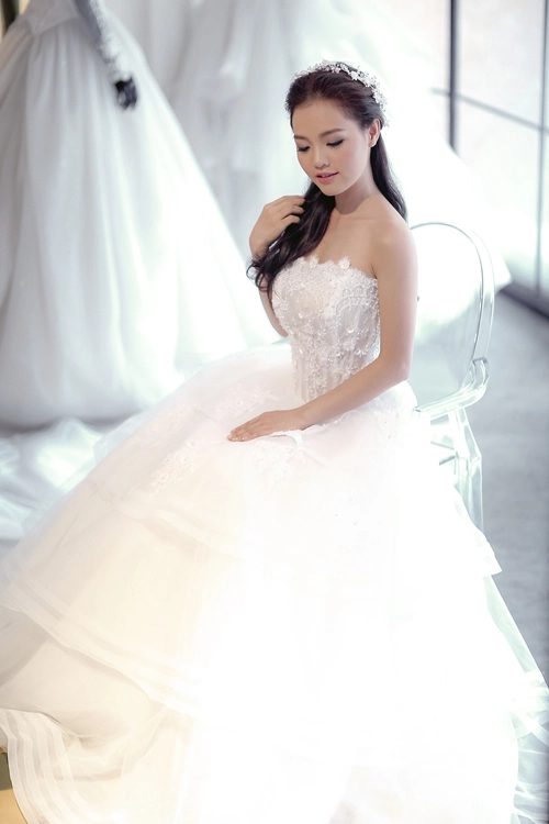 Áo cưới bồng bềnh như mây của linh phi