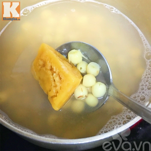 Cách nấu chè hạt sen nho khô thơm ngon thanh mát