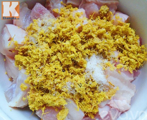 Cách nấu thịt ba chỉ đảo lá mắc mật thơm nức mũi