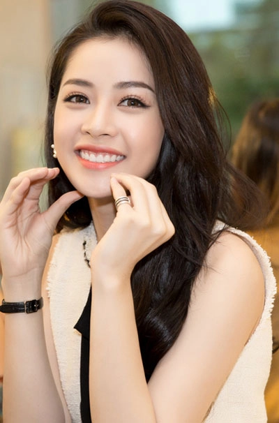 Chi pu angela phương trinh dịu dàng với cách trang điểm trong suốt