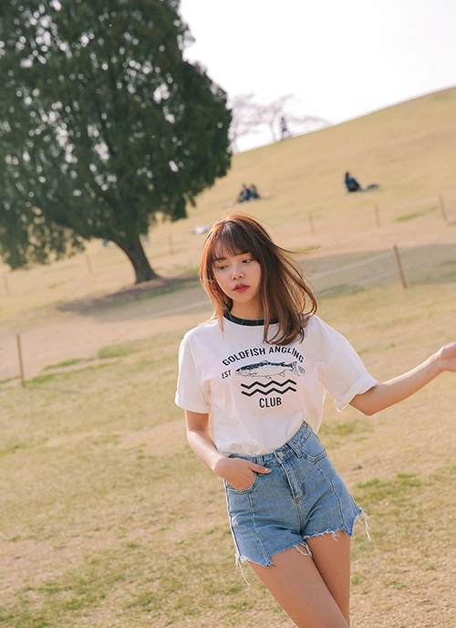 Cho nàng thỏa sức khoe eo thon với soóc jeans cạp cao