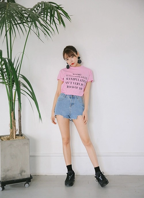 Cho nàng thỏa sức khoe eo thon với soóc jeans cạp cao