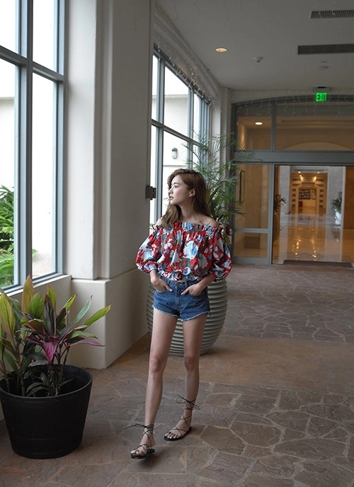 Cho nàng thỏa sức khoe eo thon với soóc jeans cạp cao