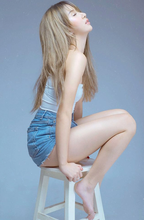 Cho nàng thỏa sức khoe eo thon với soóc jeans cạp cao