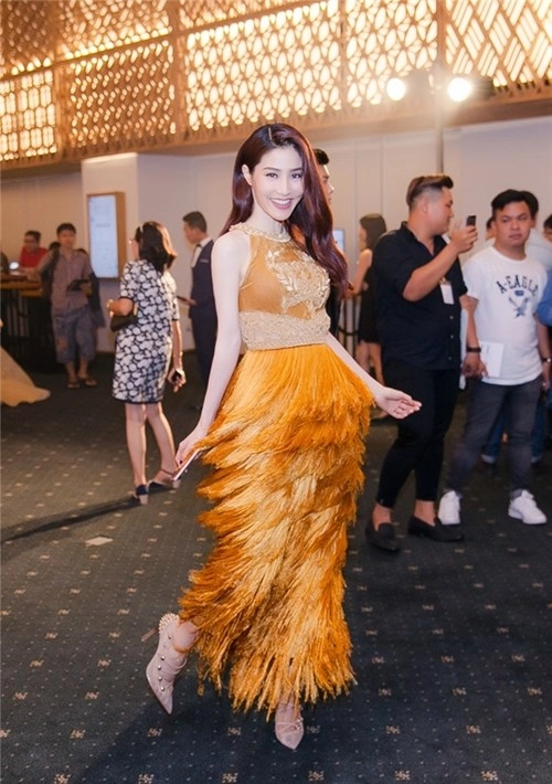 Diện váy tua rua đẹp rạng người như mỹ nhân việt