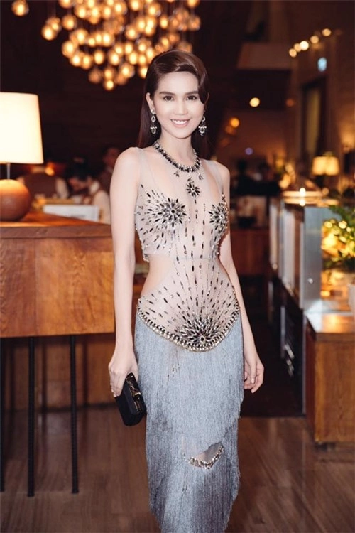 Diện váy tua rua đẹp rạng người như mỹ nhân việt