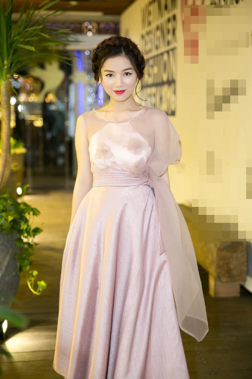 Diễn viên mc hạ anh xinh như công chúa dự dạ tiệc