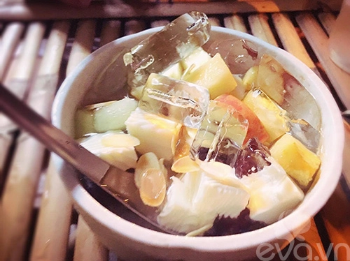 Flan thập cẩm tươi mát ngày nóng ở phố trần bình trọng
