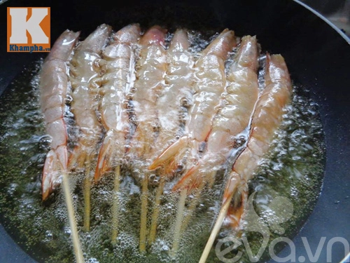Hướng dẫn làm tôm xóc muối đơn giản mà ngon