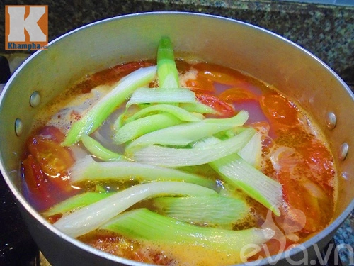 Nấu bữa sáng hấp dẫn với bún riêu hến