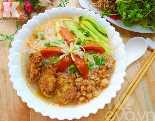 Nấu bữa sáng hấp dẫn với bún riêu hến