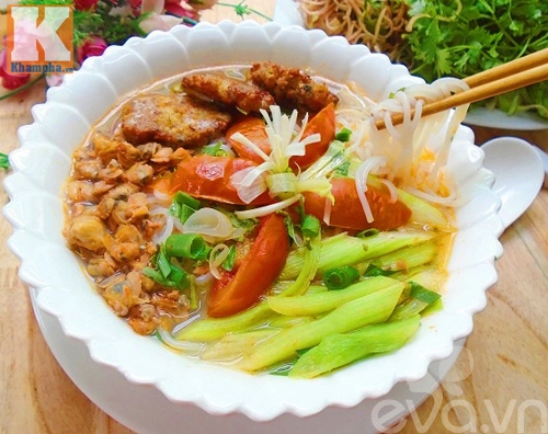 Nấu bữa sáng hấp dẫn với bún riêu hến