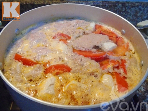 Nấu bún riêu tôm cho bữa sáng cuối tuần