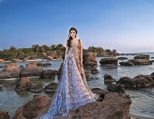 Nguyễn thị huyền như tiên giáng trần khi trở lại showbiz