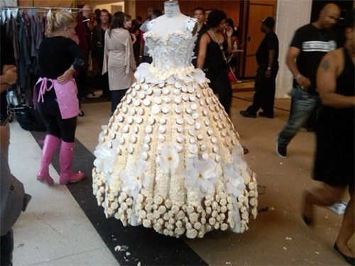 Những chiếc váy cưới điên rồ ai cũng lắc đầu ngán ngẩm