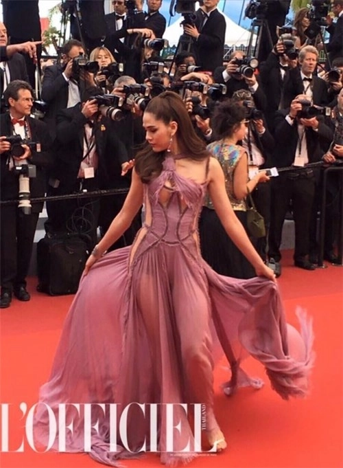 Những chiếc váy khiến mĩ nhân muối mặt trên thảm đỏ cannes
