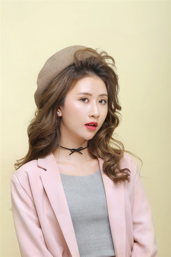 Quỳnh anh shyn chia sẻ cách trang điểm với 3 màu son cực hot hè này