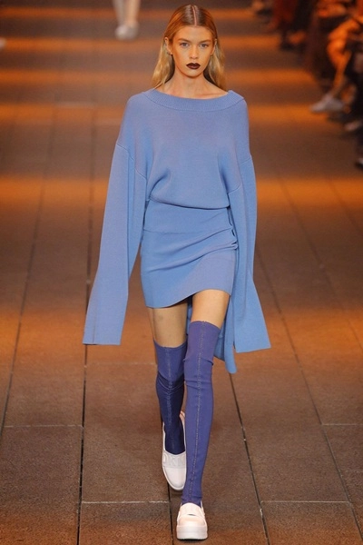 Thắt lưng che ngực - trào lưu thời trang nổi nhất ở london new york 