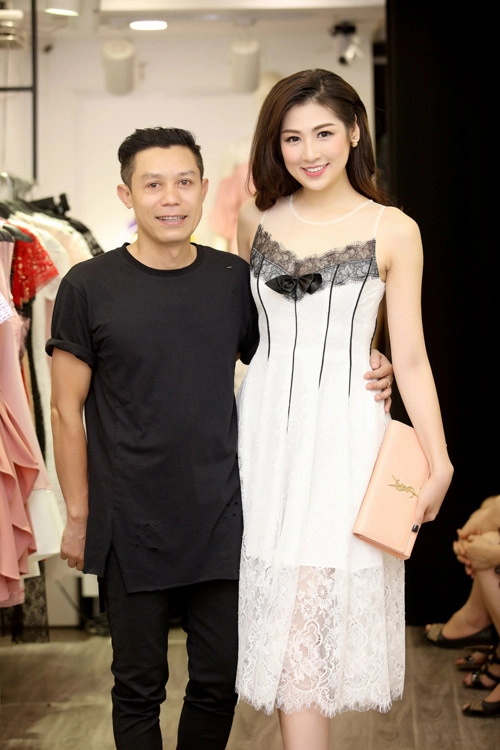 Tú anh sexy hết cỡ với váy ren amy