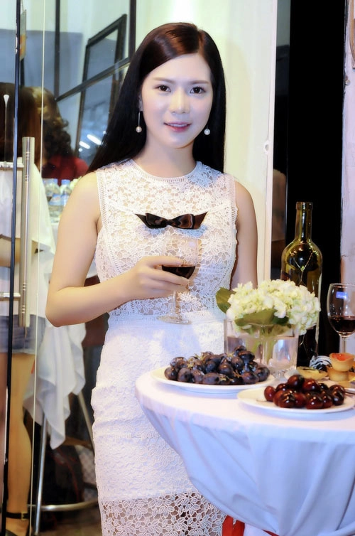 Tú anh sexy hết cỡ với váy ren amy