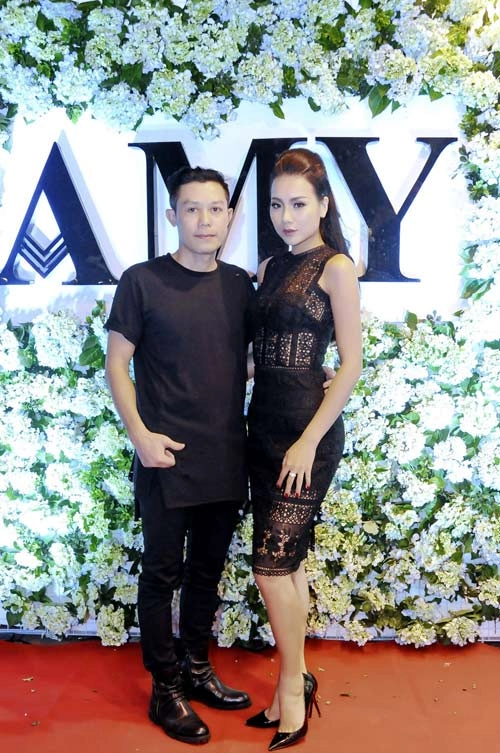 Tú anh sexy hết cỡ với váy ren amy
