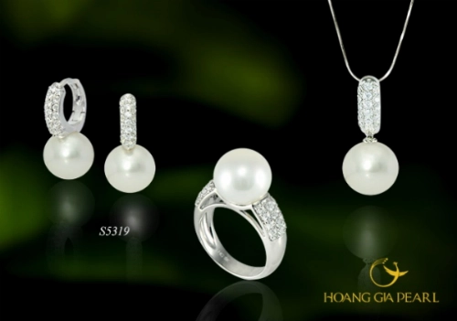 Tuyệt chiêu để nàng chọn trang sức dự tiệc