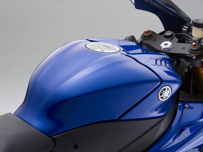 Yamaha giới thiệu siêu môtô R6 2017 hình ảnh 7 Yamaha ra mắt siêu môtô r6 2017