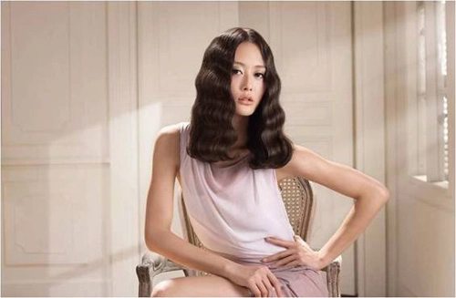 Không bao giờ lỗi thời với tóc xoăn retro