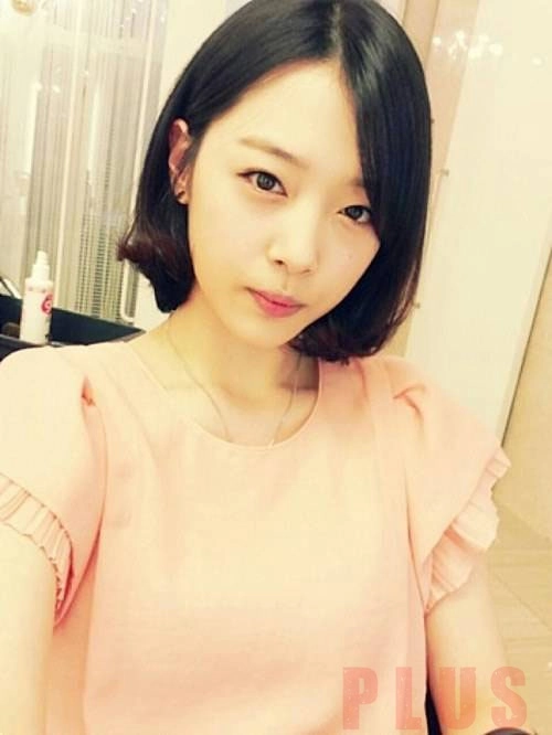 Tóc ngắn xoăn nhẹ đẹp như sulli