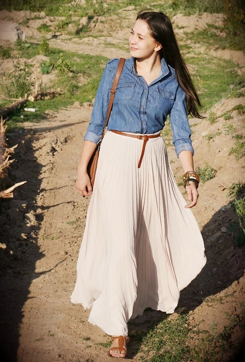 Cách phối đồ nữ tính cho sơ mi denim