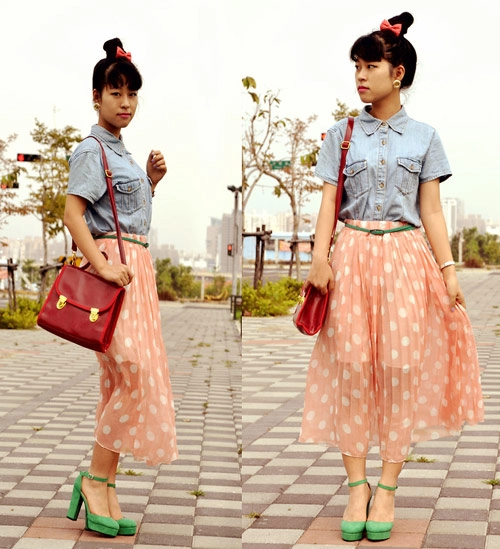 Cách phối đồ nữ tính cho sơ mi denim