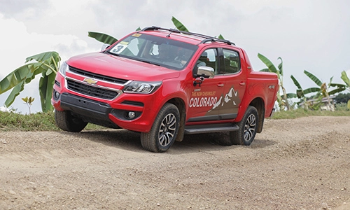 Chevrolet colorado 2017 vs ford ranger tại việt nam