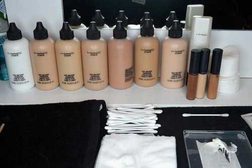 Chuyện gì sẽ xảy ra nếu bạn dùng đồ make up quá hạn