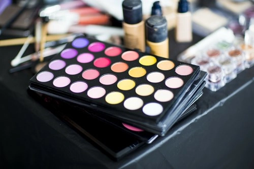 Chuyện gì sẽ xảy ra nếu bạn dùng đồ make up quá hạn