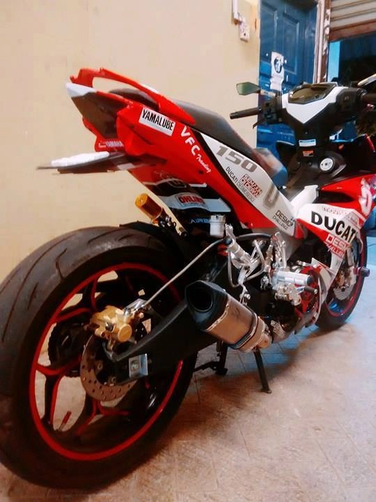 Exciter 150 độ hầm hố với phong cách ducati